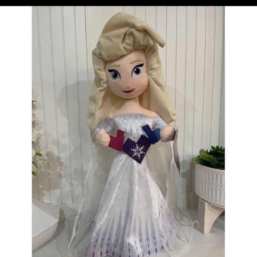 Elsa Plush Valentines decor